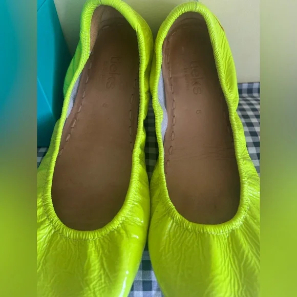 Tieks patent ballet flats  neon yellow size 8 EUC - Picture 4 of 9